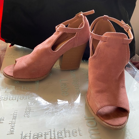 Women’s Size 7 - Neutral Pink Ankle Boots - Picture 3 of 6